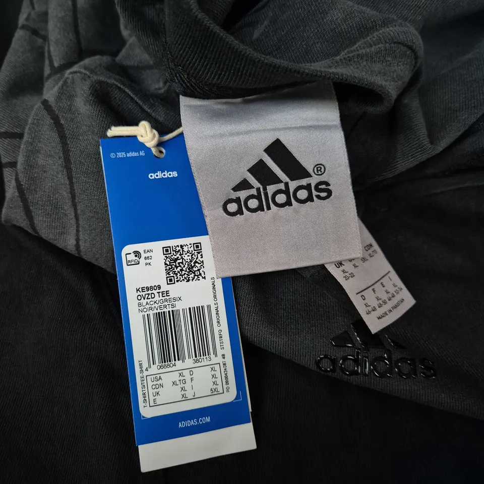 ADIDAS T-SHIRT – BLACK/GREY, UK XL