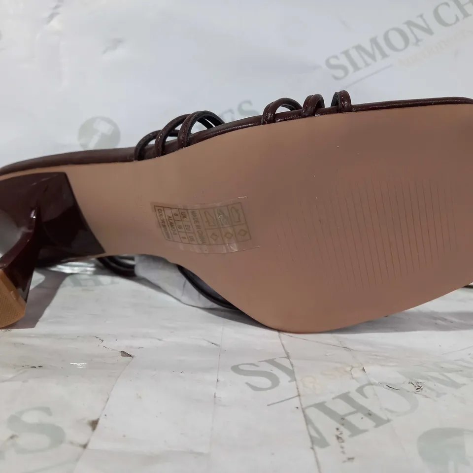 BOXED PAIR OF SIMMI LONDON ALAMO MID HEEL OPEN TOE SANDALS IN CHOCOLATE COLOUR UK SIZE 6