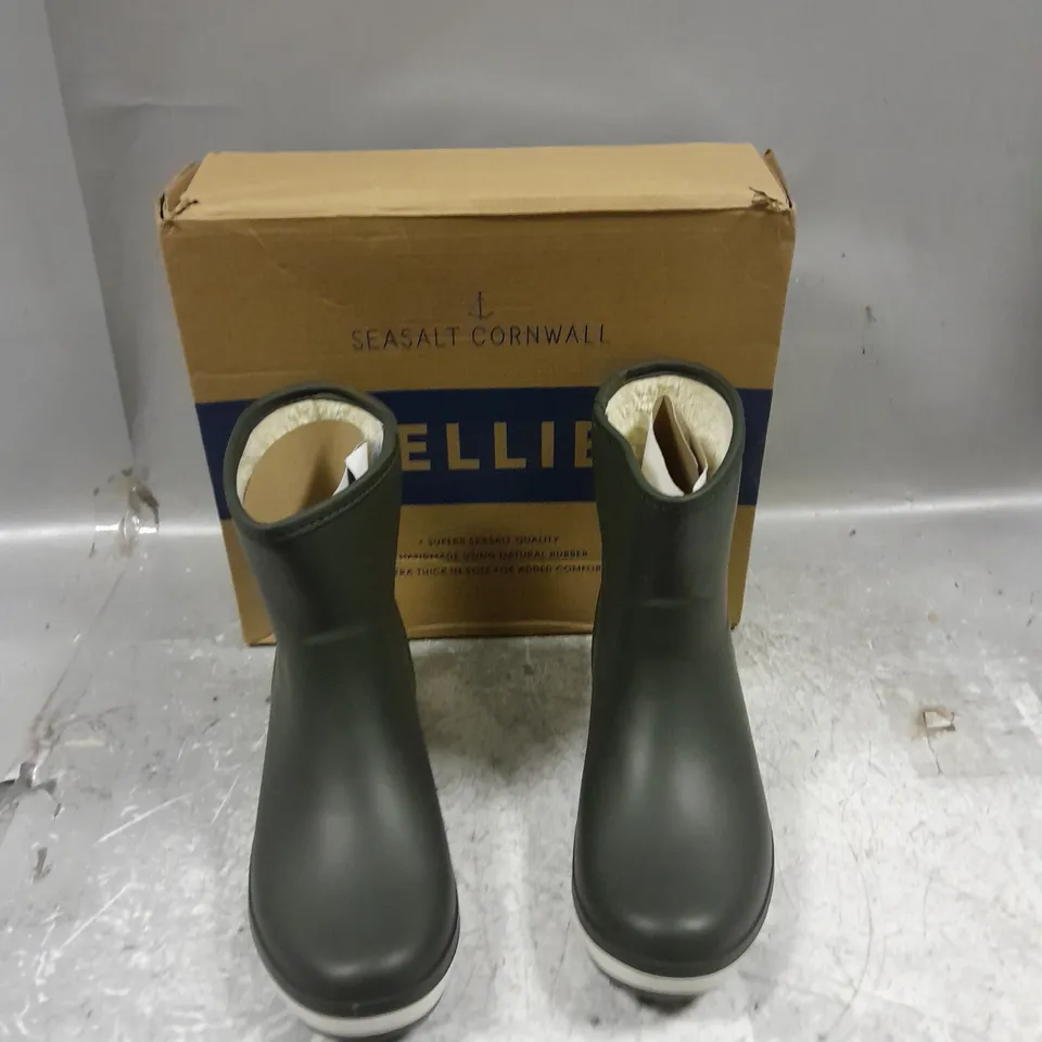 BOXED PAIR OF SEASALT CORNWALL STORM CHASER WELLIES HIGHLAND UK 5 