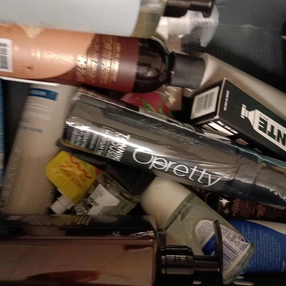 APPROXIMATELY 10 ASSORTED COSMETIC ITEMS TO INCLUDE VASELINE, GIVE ME, ETC - COLLECTION ONLY