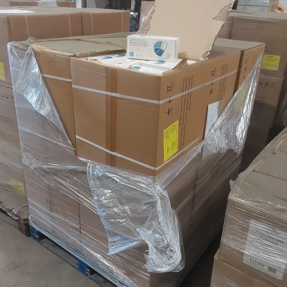 PALLET CONTAINING A VERY LARGE QUANTITY OF MEDICAL FACE MASKS