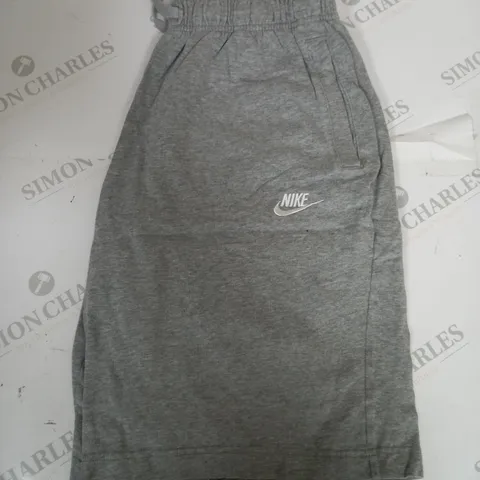 NIKE LOGO FLEECED SHORTS SIZE L