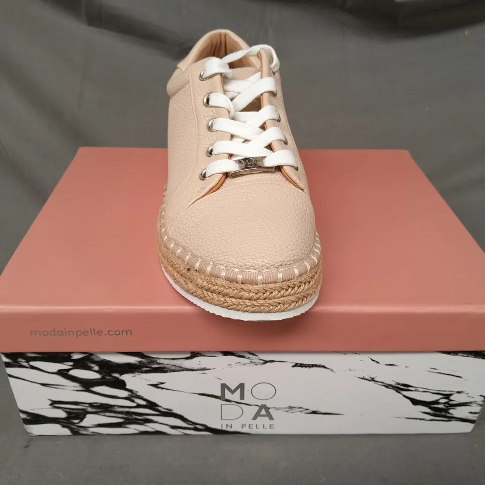 BOXED PAIR OF MODA IN PELLE MINI WEDGE WOVEN SOLE TRAINERS IN BEIGE EU SIZE 37