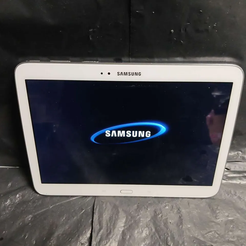 SAMSUNG TABLET – WHITE - MODEL UNSPECIFIED