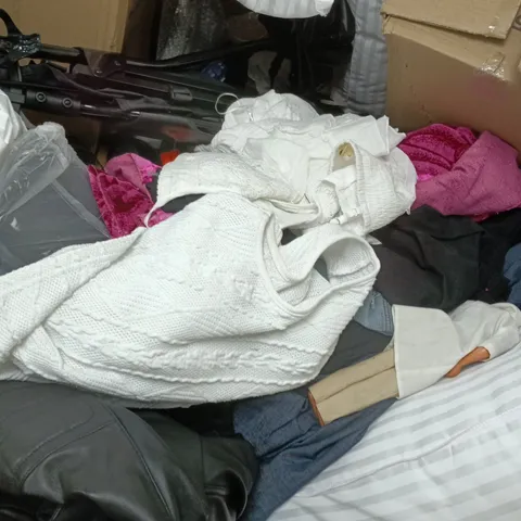 PALLET TO CONTAIN A LARGE ASSORTMENT OF HOUSEHOLD ITEMS TO INCLUDE CLOTHING, ETC - COLLECTION ONLY