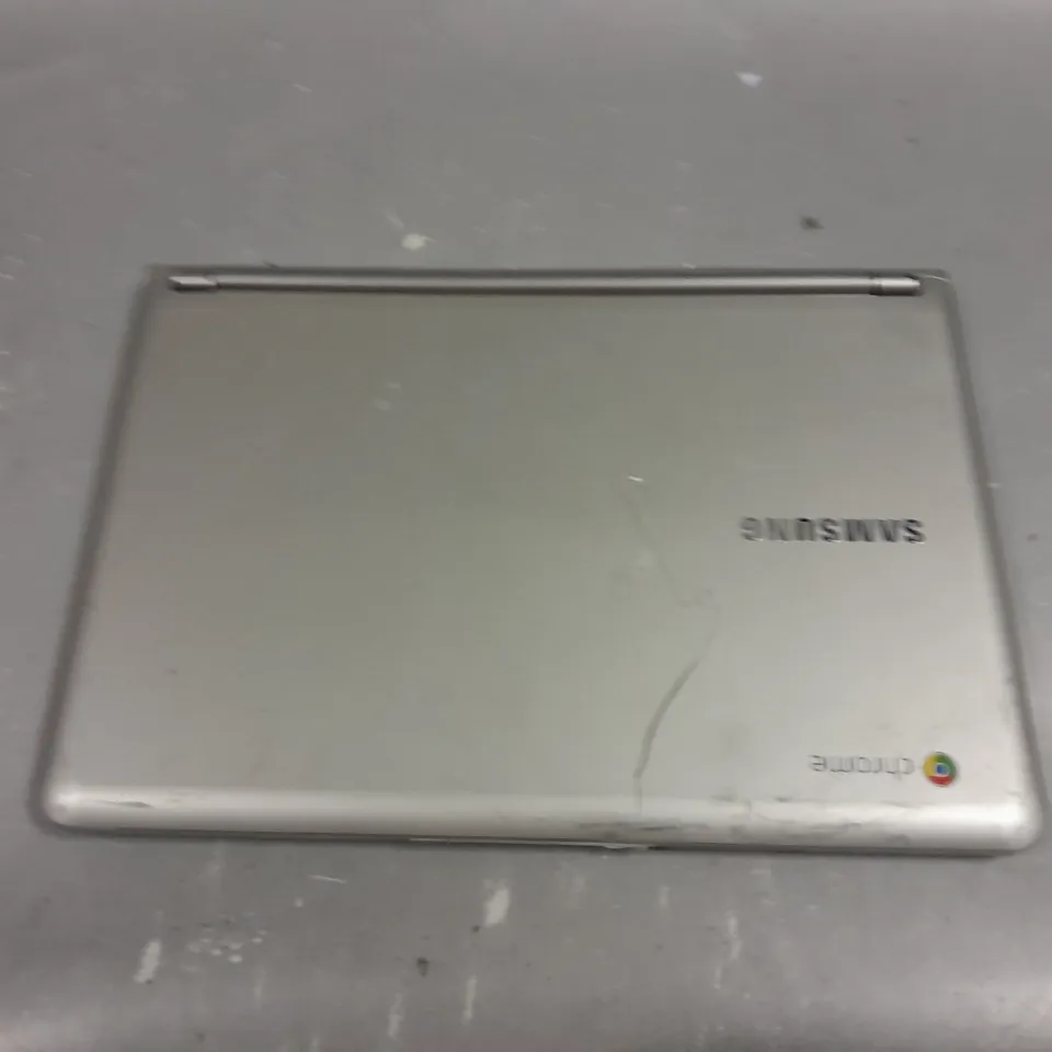 SAMSUNG  NOTEBOOK XE303C12