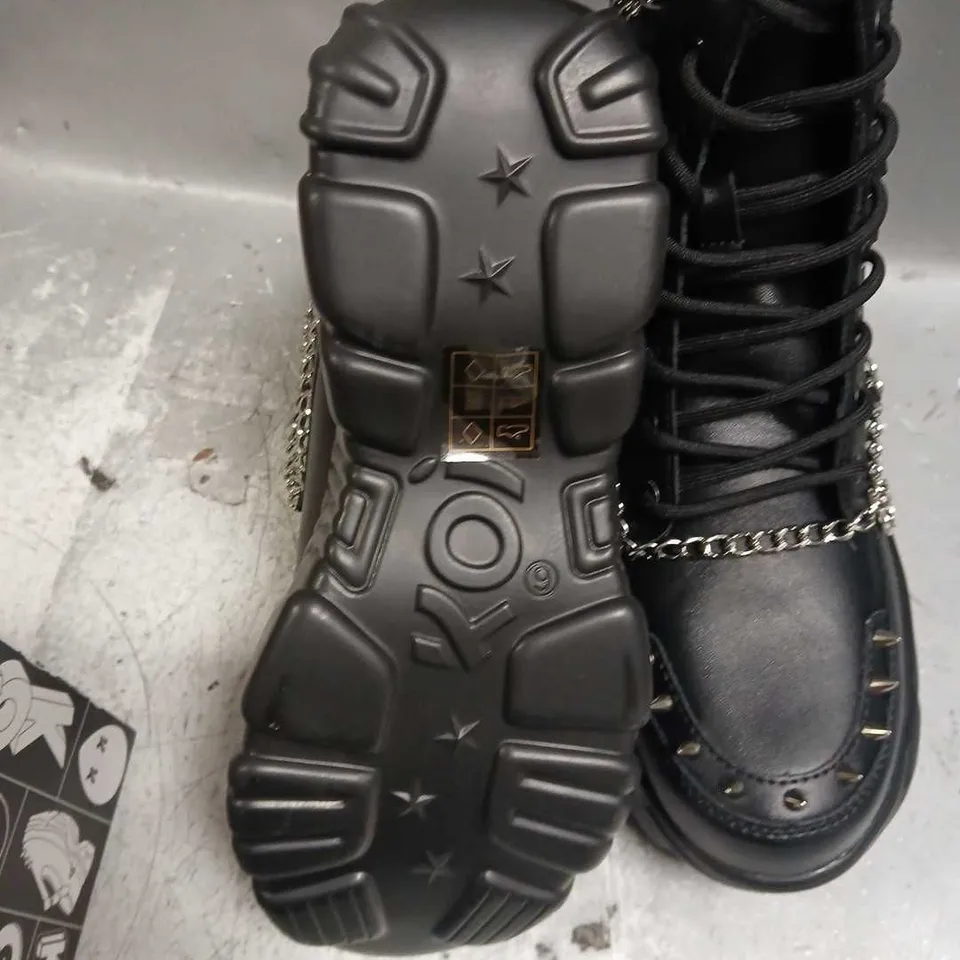 KOI BONED CATCH BLACK MYSTIC CHARM BOOTS SIZE 6