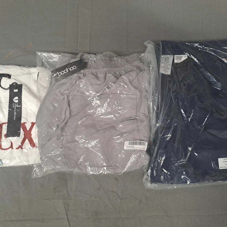 BOX OF APPROXIMATELY 20 ASSORTED CLOTHING AND FASHION ITEMS IN VARIOUS STYLES AND SIZES TO INCLUDE BOOHOO, THE LOVERS & DRIFTERS CLUB, ETC