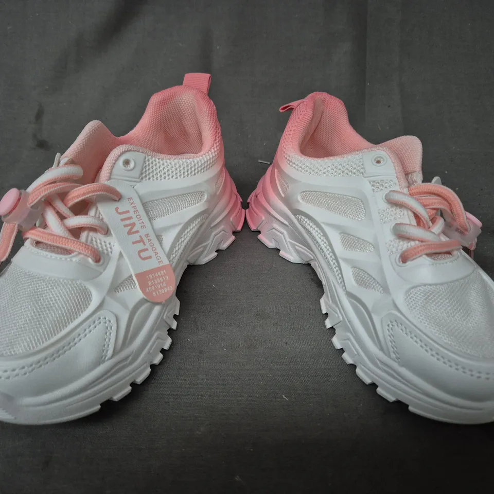 BOXED PAIR OF UNBRANDED KID'S SHOES IN WHITE/PINK EU SIZE 30