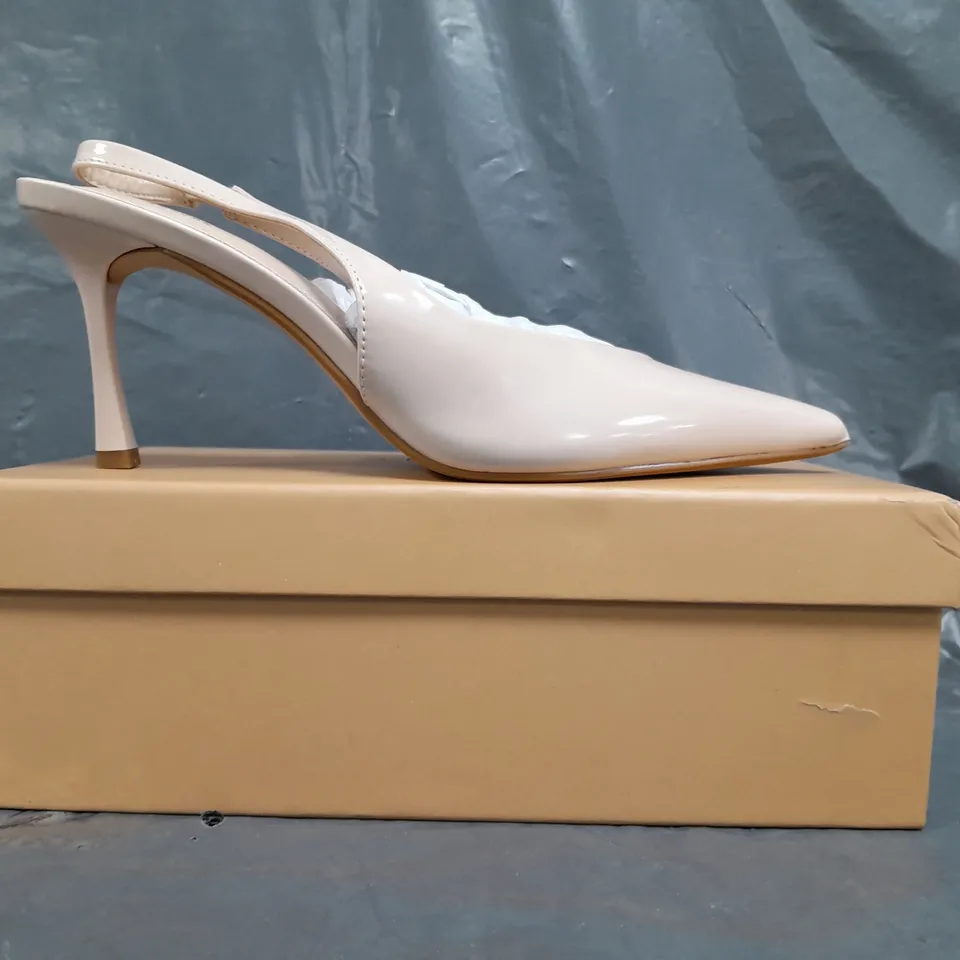 BOXED PAIR OF SIMMI LONDON LAYANA HEELED POINTED TOE SLINGBACK SANDALS IN STONE BOX COLOUR SIZE 5