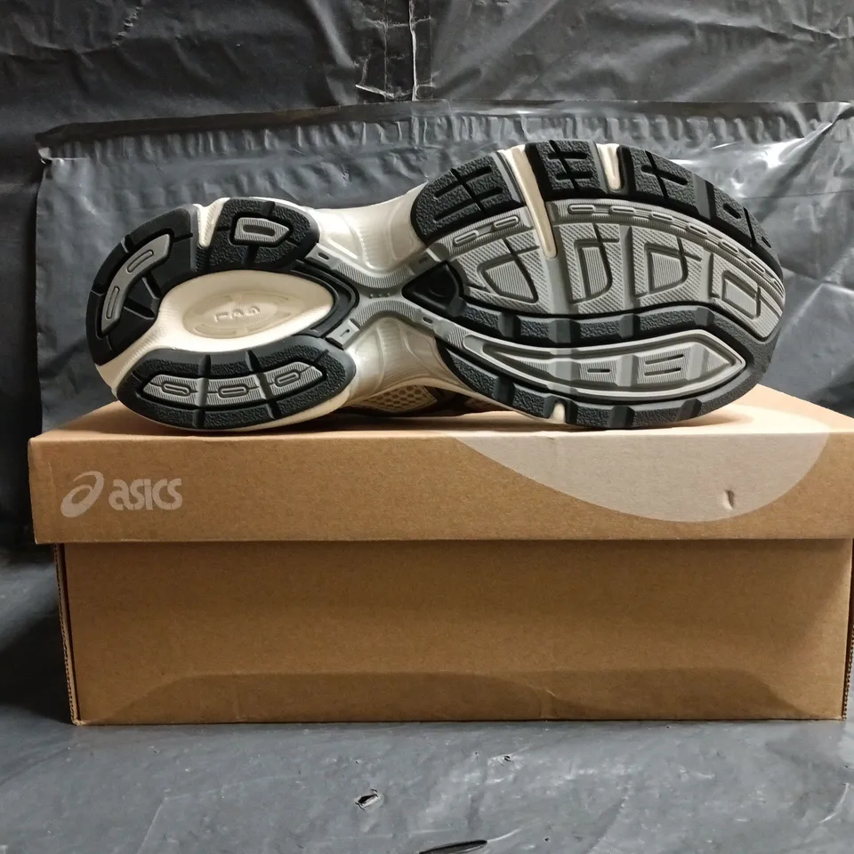 BOXED PAIR OF ASICS GEL-1130 TRAINERS IN CREAM/CLAY GREY SIZE UK 6