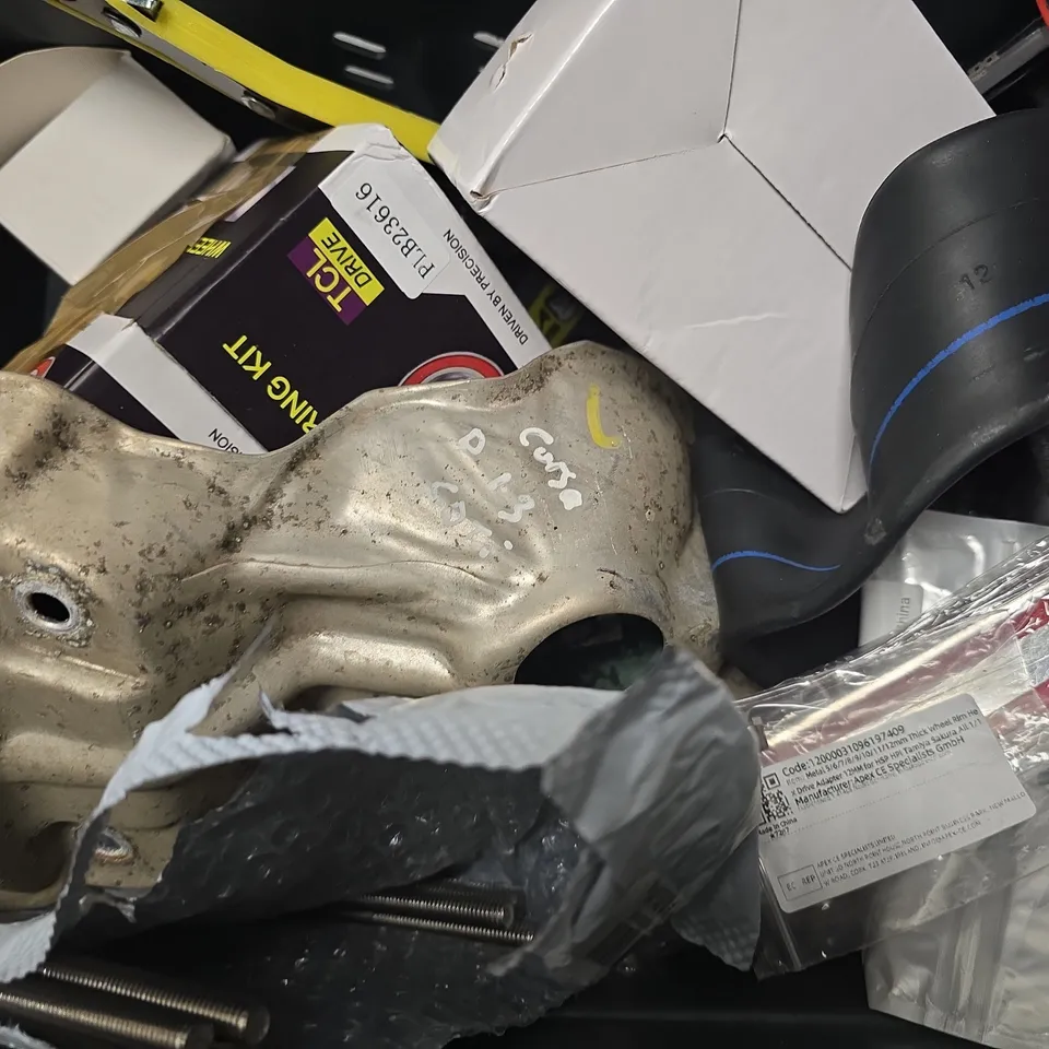 APPROXIMATELY 10 ASSORTED ITEMS TO INCLUDE - GORILLA BRAKE PADS , TUSITA MOUNT , WHEEL BALANCING WEIGHTS ETC