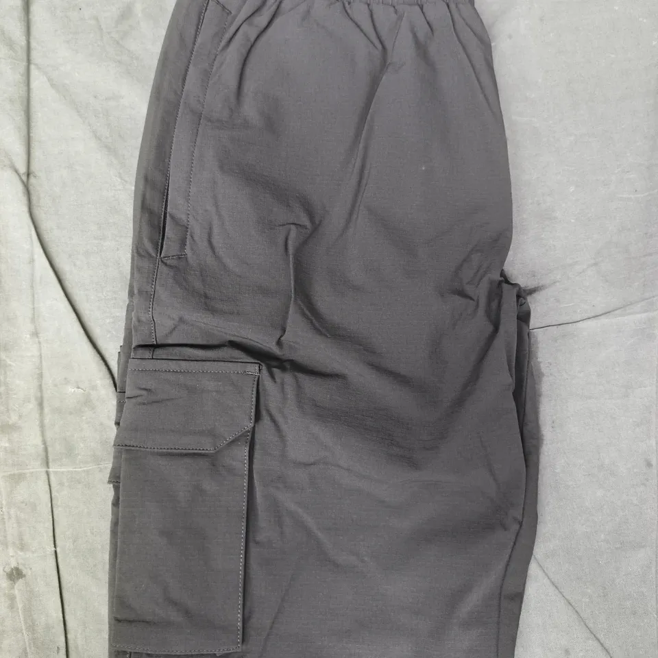 ARNE RELAXED FIT UTILITY CARGO PANTS I GREY SIZE SMALL