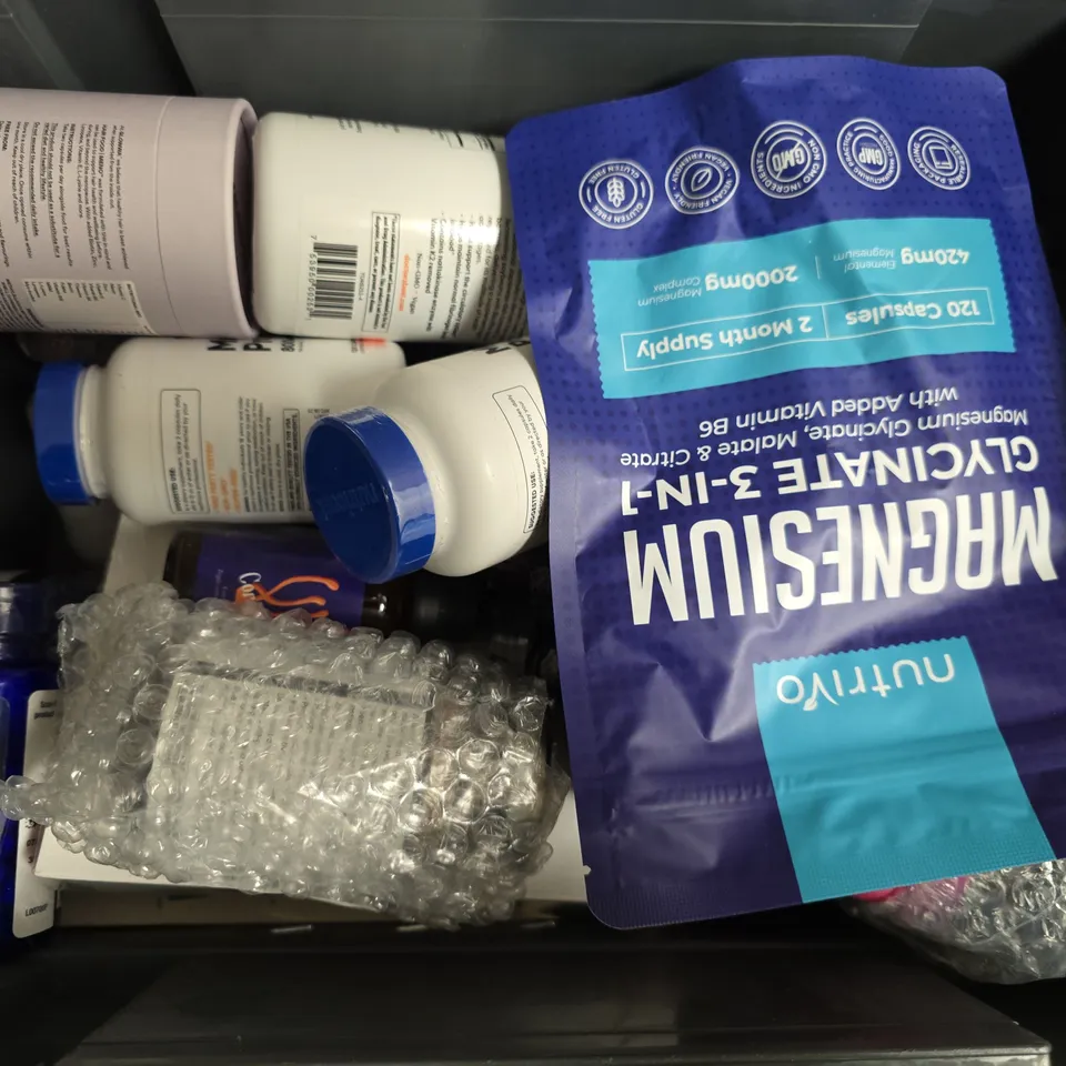 APPROXIMATELY 15 ASSORTED VITAMIN/HEALTH AID PRODUCTS TO INCLUDE NUTRIVO MAGNESIUM 3-IN-1, NUTRICOST MUCUNA PRURIENS, LIFE EXTENSION PREGNENOLONE, ETC - COLLECTION ONLY