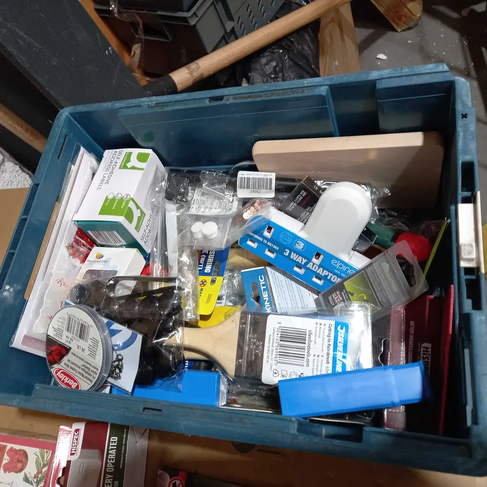 TOTE OF APPROXIMATELY 26 ASSORTED ITEMS TO INCLUDE A MOUSETRAP SET, A SLIM SLIDER, CARBON MONOXIDE DETECTOR AND A LED LIGHTING SET