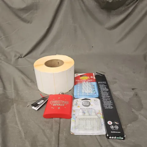APPROXIMATELY 15 ASSORTED ITEMS TO INCLUDE STICKER LABELS, CHRISTMAS SPIRIT FLASK, SMART RACK, SCENT REFILL ETC