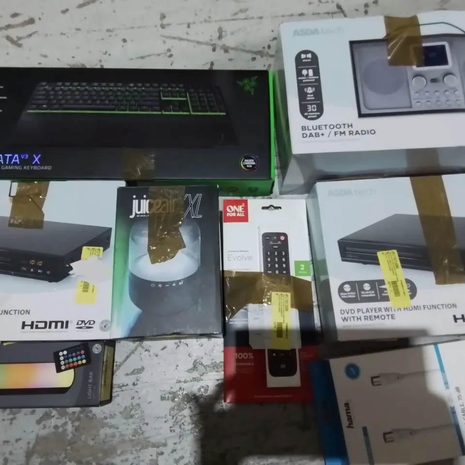 PALLET CONTAINING A LARGE QUANTITY OF ASSORTED TECH ITEMS TO INCLUDE RAZER ORNATA X GAMING KEYBOARD, JUICE AIR WIRELESS SPEAKER AND HAMA FM TRANSMITTER 