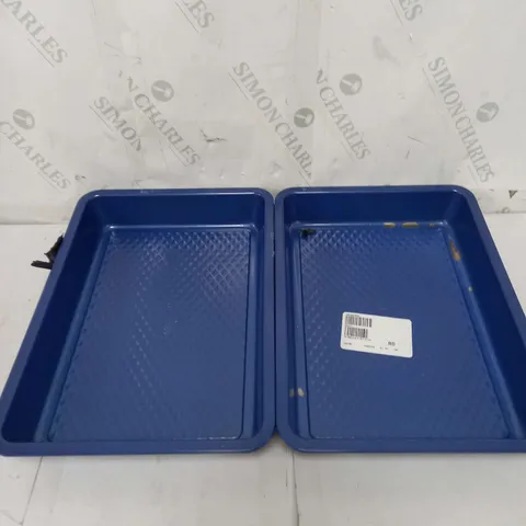 COOK'S ESSENTILAS NON STICK 2 PIECE ROASTING TRAYS