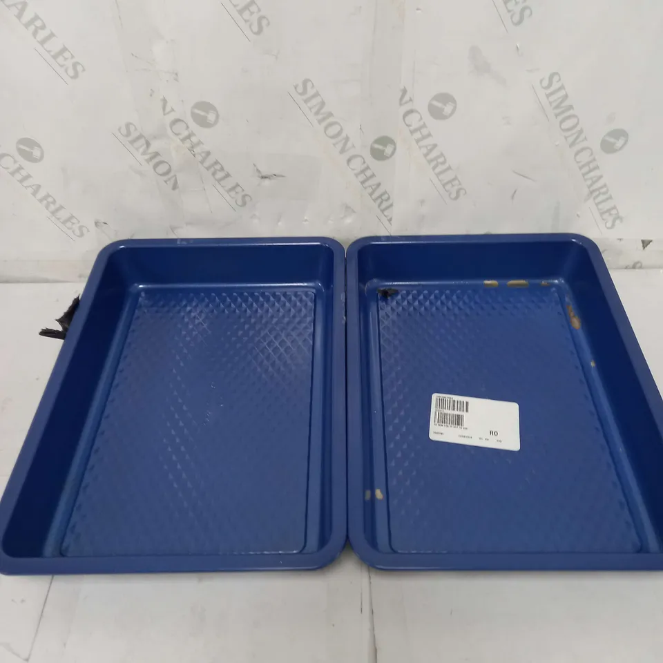 COOK'S ESSENTILAS NON STICK 2 PIECE ROASTING TRAYS