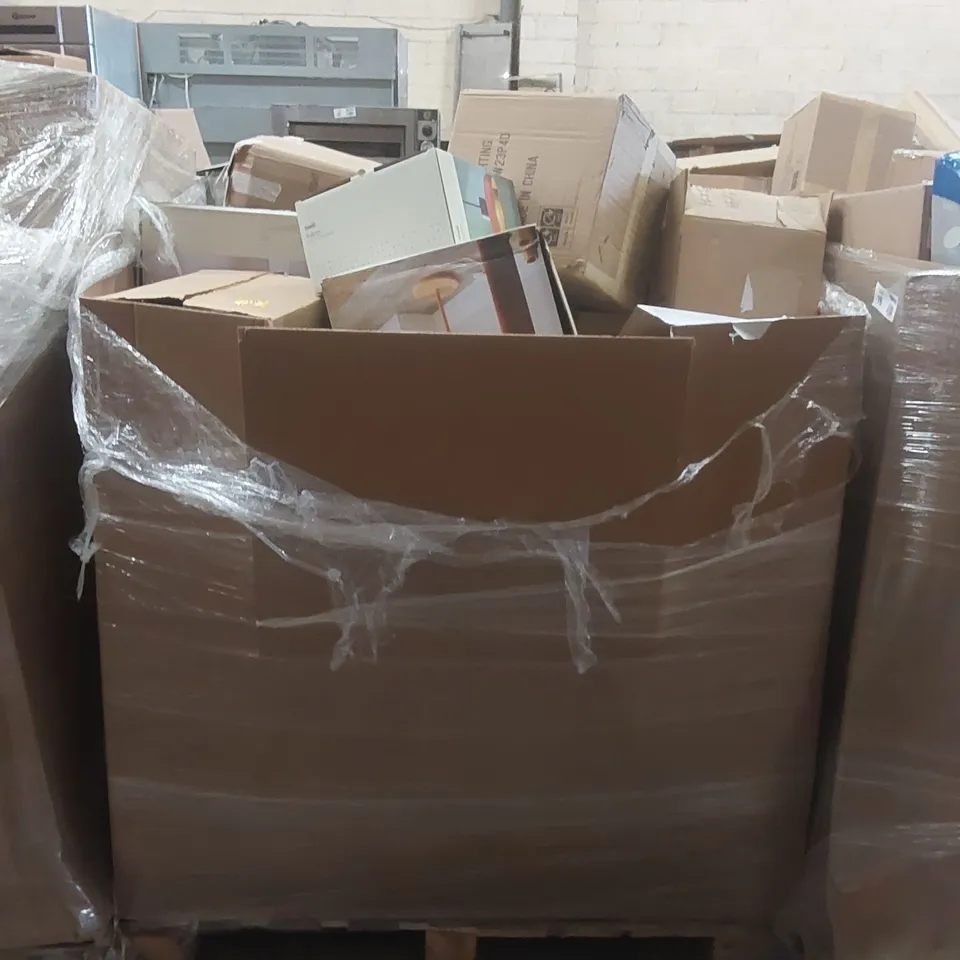 PALLET TO CONTAIN A VERY LARGE QUANTITY OF DESIGNER INDOOR LIGHTING PRODUCTS TO INCLUDE: FLOOR LAMPS, CEILING LIGHTS, TABLE LAMP ECT