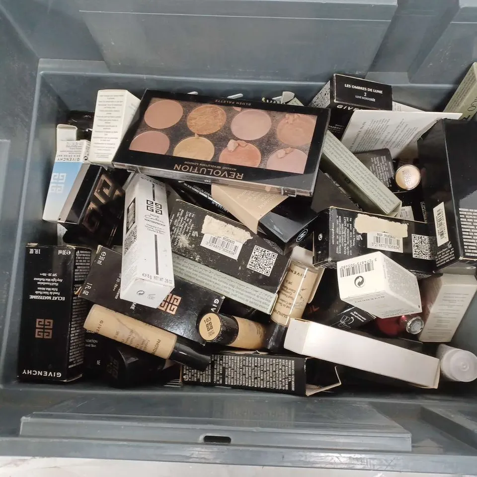 APPROXIMATELY 30 ASSORTED HEALTH & BEAUTY PRODUCTS TO INCLUDE REVOLUTION BLUSH PALETTE, GIVENCHY NOIR COUTURE WATERPROOF MASACARA, GIVENCHY FLUID FOUNDATION, ETC