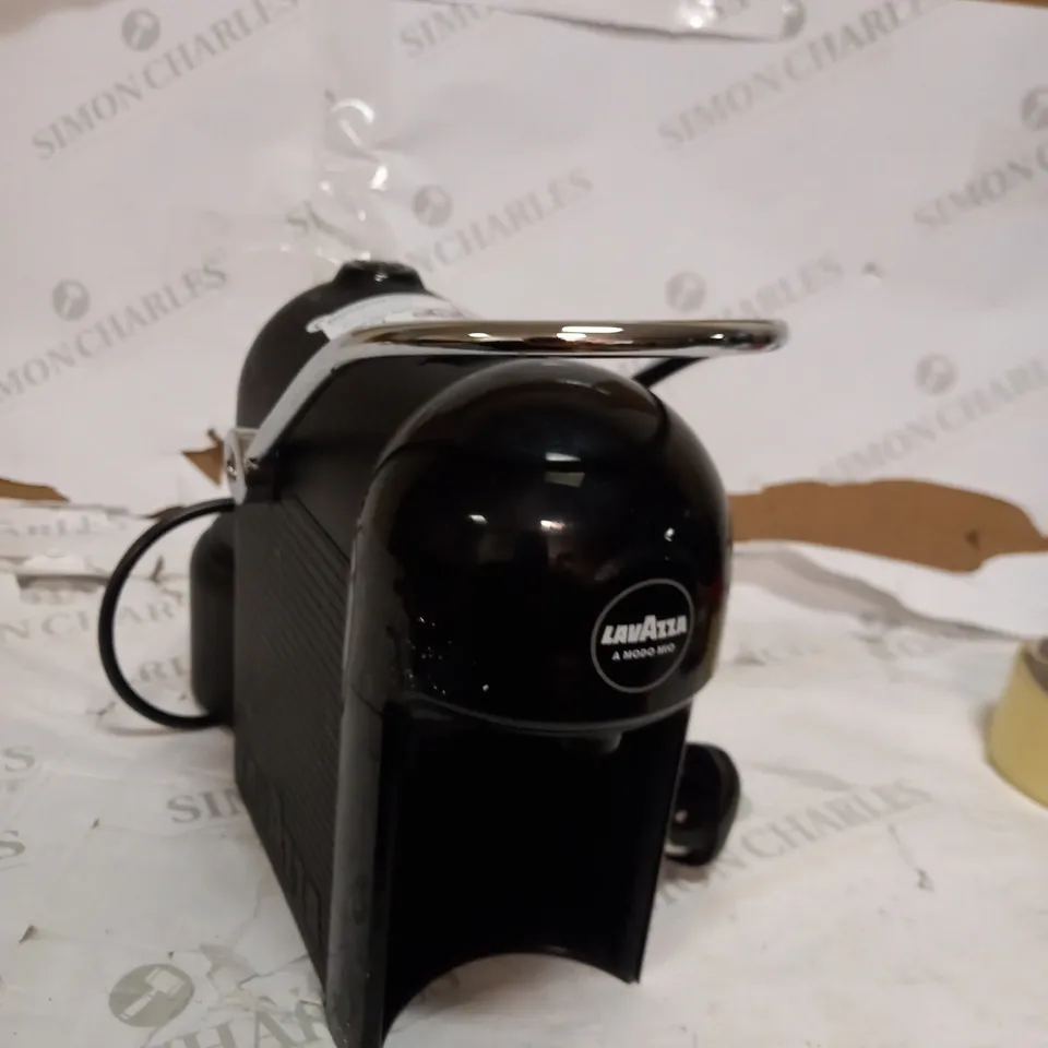 LAVAZZA COFFEE MACHINE 
