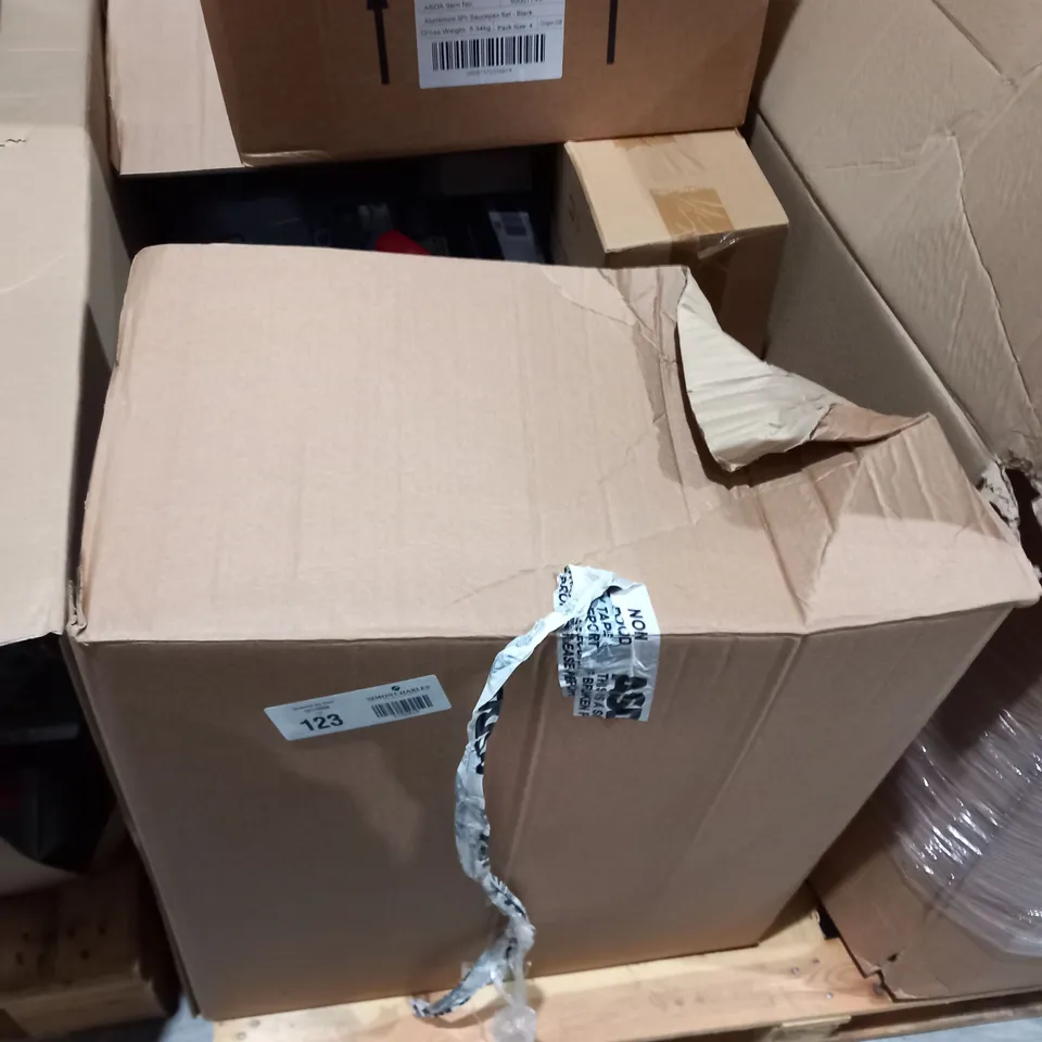 LARGE BOX OF ASSORTED ELECTRICAL GOODS TO INCLUDE;