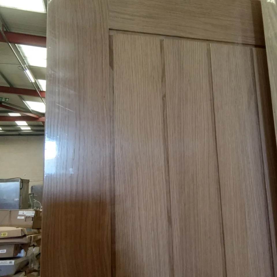 PACKAGED 1981 X 762MM OAK VENEER PRE FINISHED COTTAGE INTERNAL DOOR