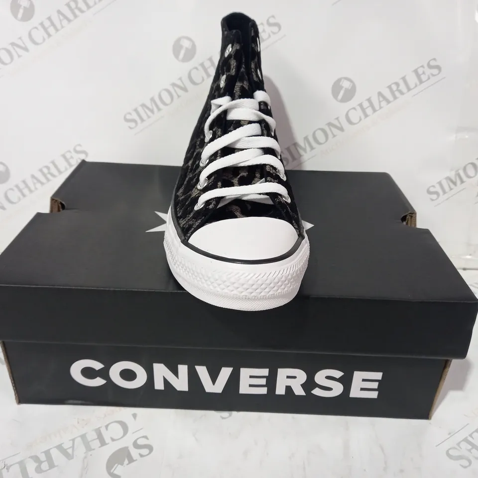 BOXED PAIR OF CONVERSE SHOES IN ANIMAL PRINT UK SIZE 5.5