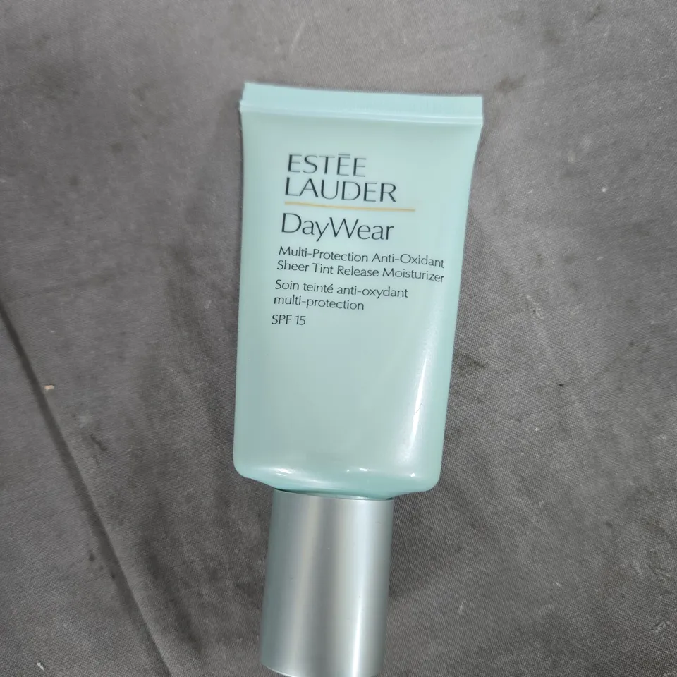 ESTÉE LAUDER DAYWEAR MULTI-PROTECTION ANTI-OXIDANT SHEER TINT RELEASE MOISTURISER SPF 15, 50 ML (ALL SKIN TYPES)