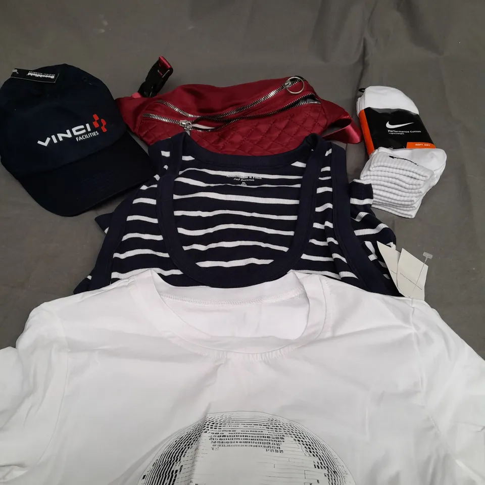 BOX OF APPROXIMATELY 25 ASSORTED CLOTHING ITEMS TO INCLUDE - HAT, SOCKS , BAG ETC