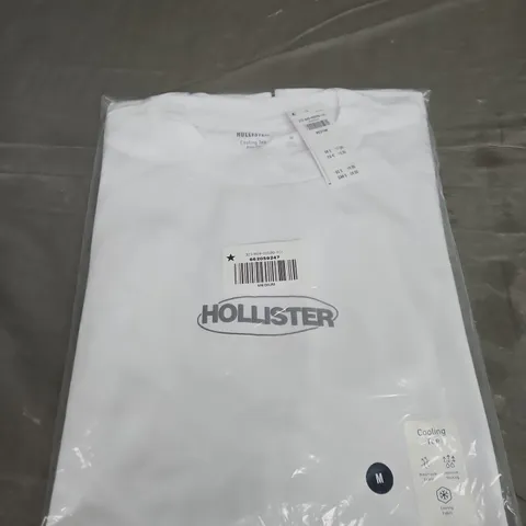 BAGGED HOLLISTER CASUAL TEE IN WHITE - SIZE M