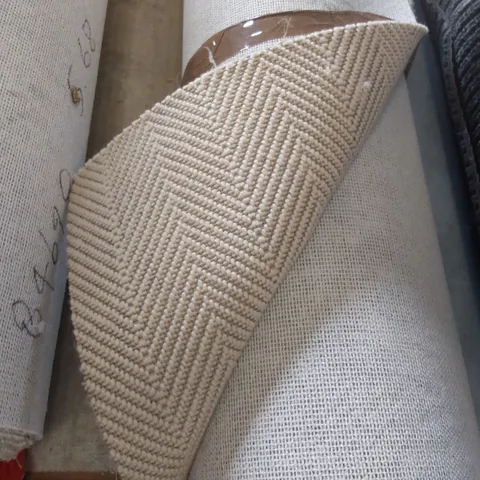 ROLL OF QUALITY GATSBY GOLDEN AGE CARPET - APPROXIMATELY 4 x 3.52m