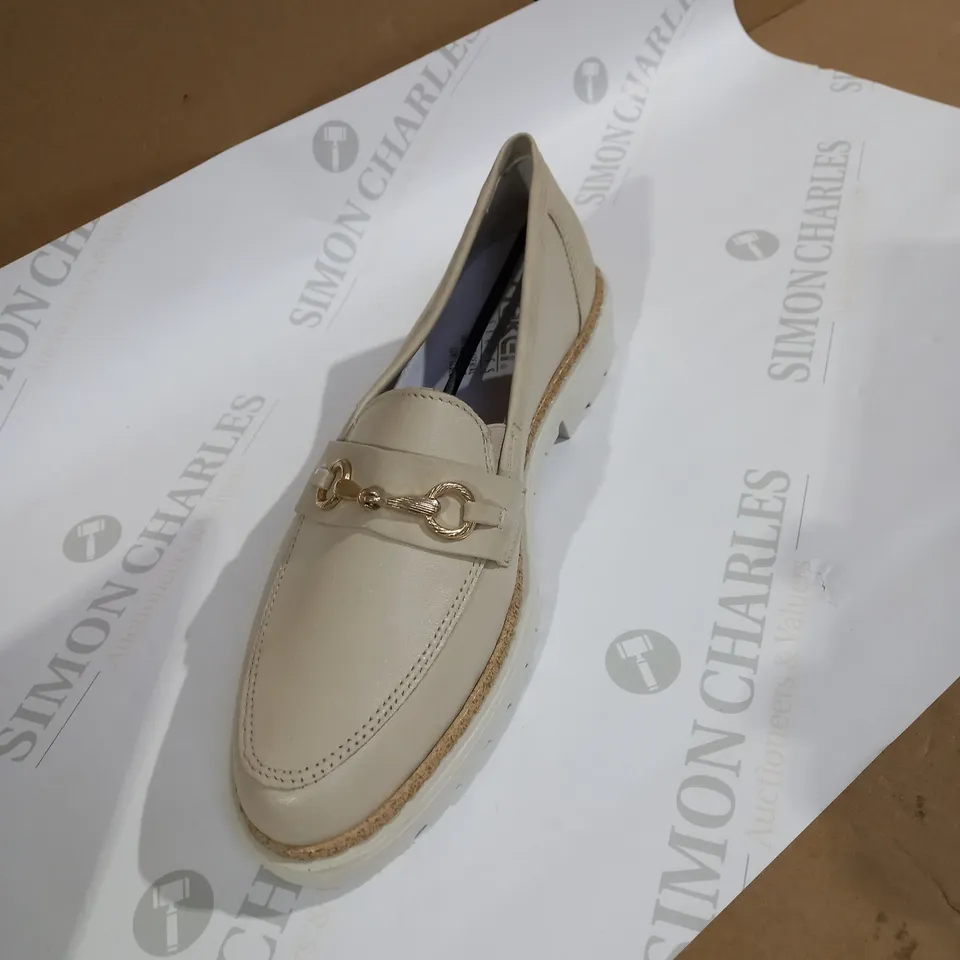 RIEKER BEIGE LOAFER SIZE 7.5