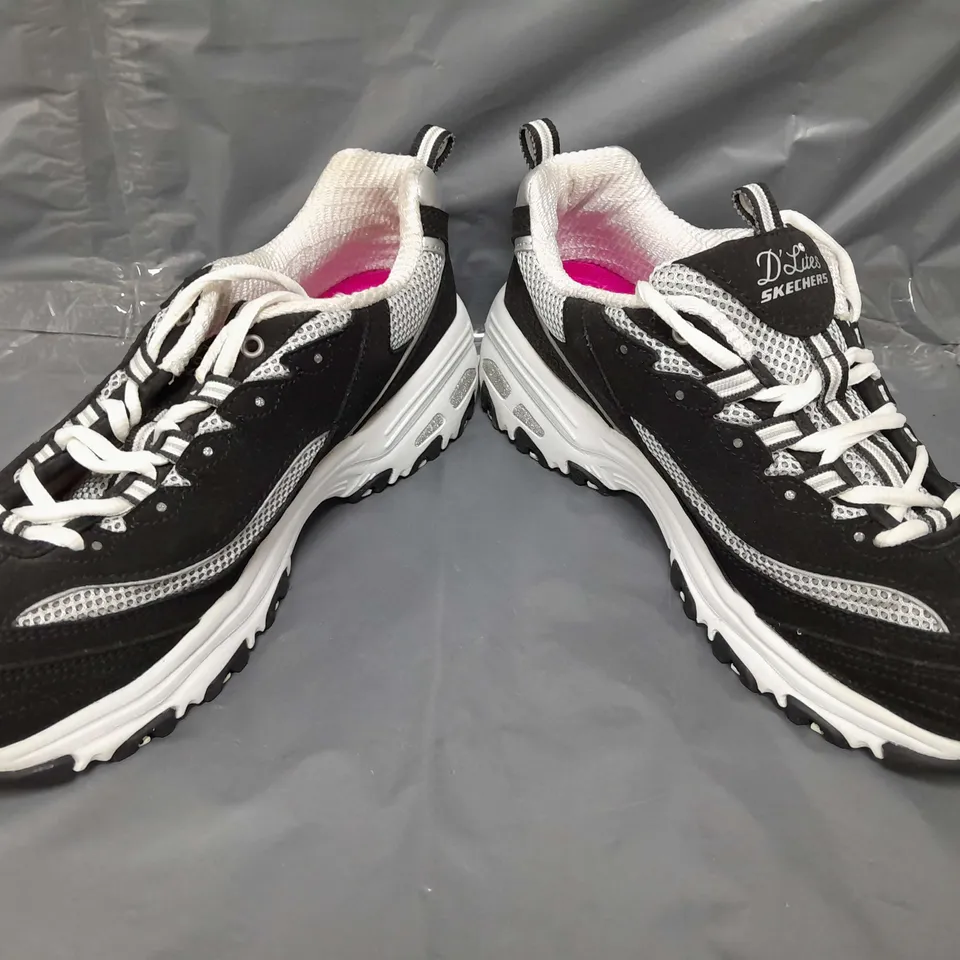 BOXED PAIR OF SKECHERS D'LITES SHOES IN BLACK/WHITE UK SIZE 6