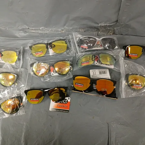 APPROXIMATELY 200 ASSORTED FASHION GLASSES BY OBJECT IN VARIOUS STYLES AND SIZES