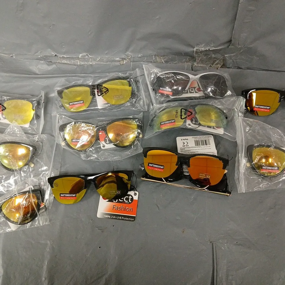 APPROXIMATELY 200 ASSORTED FASHION GLASSES BY OBJECT IN VARIOUS STYLES AND SIZES