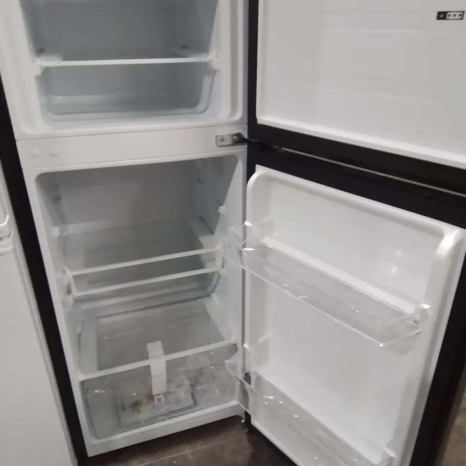 FRIDGEMASTER MTM48120EB 48CM FREESTANDING TOP MOUNTED FRIDGE FREEZER - 124-LITRE CAPACITY WITH ADJUSTABLE THERMOSTAT - REVERSIBLE DOOR - LED LIGHTING- 4 STAR FREEZER RATING - WHITE - E RATED [ENERGY C