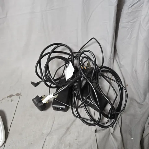 BOX OF APPROXIMATELY 12 ASSORTED ELECTRICAL ITEMS INCLUDING TP LINK , POWER LEADS AND PS5 CABLE
