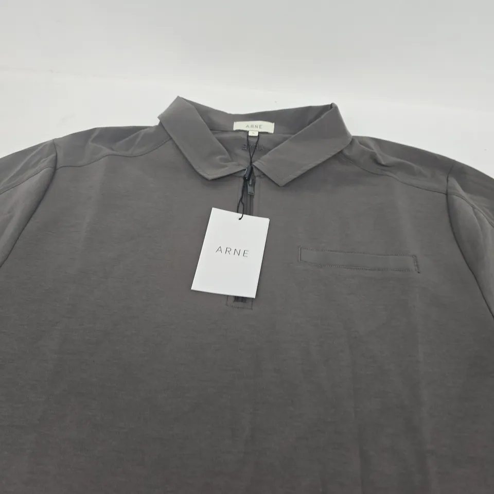 ARNE HYBRID CARGO ZIP POLO SHIRT IN GREY – SIZE L