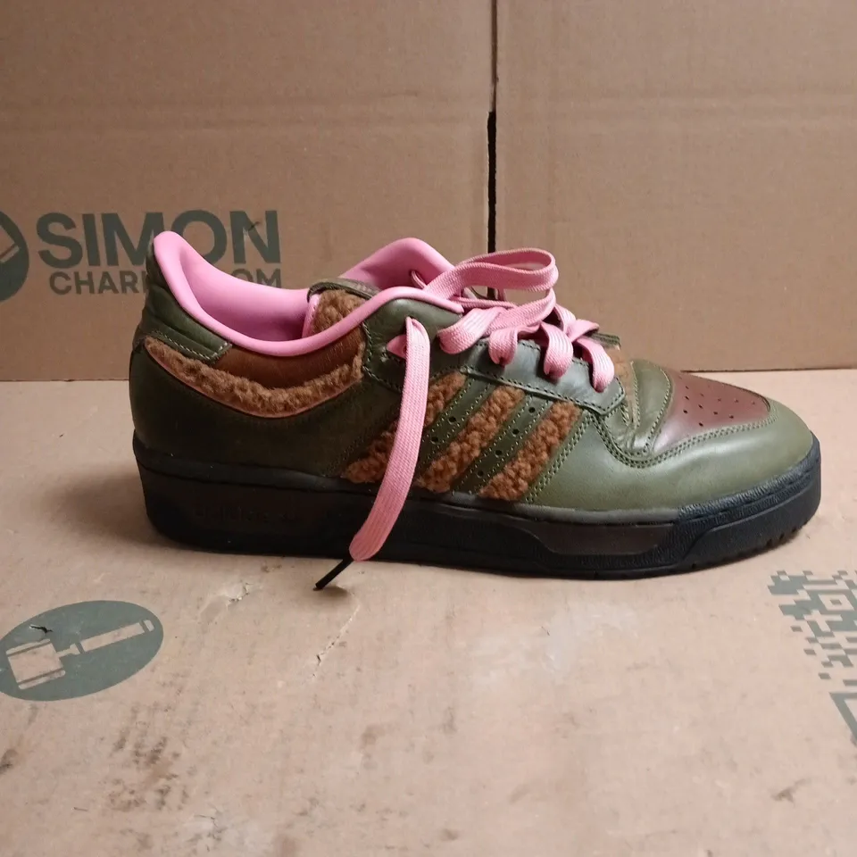 ADIDAS TRAINERS GREEN WITH PINK LACES AND FUT TRIM SIZE 10