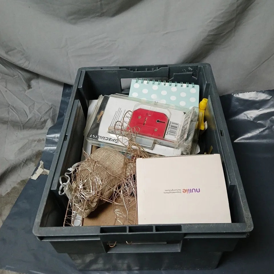 APPROXIMATELY 12 ASSORTED ITEMS TO INCLUDE PICTURE FRAME, HORSE SHOULDER GUARD, LED REINDEER ORNAMENT, DEADLOCK ETC