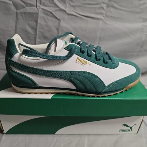 BOXED PAIR OF PUMA ARIZONA SNEAKERS – GREEN/WHITE - UK SIZE 6