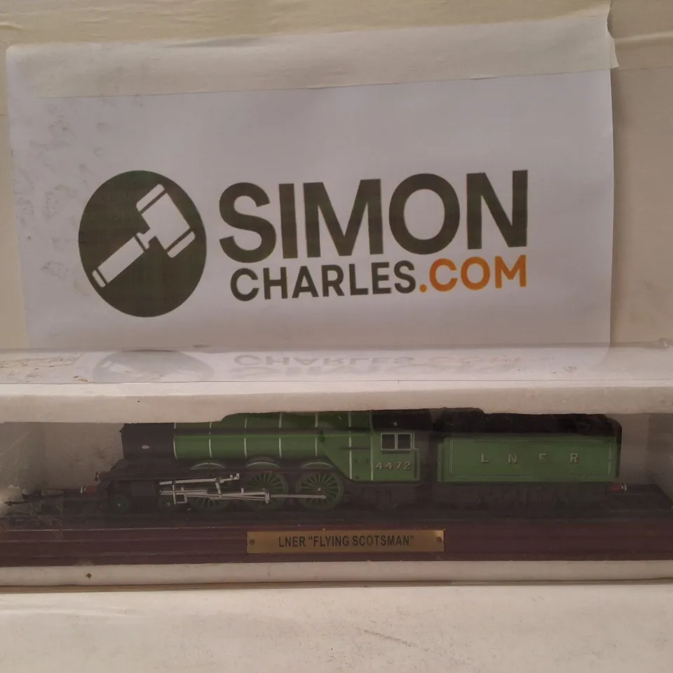 LNER FLYING SCOTSMAN MODEL LOCOMOTIVE – GREEN, NO. 4472, BOXED