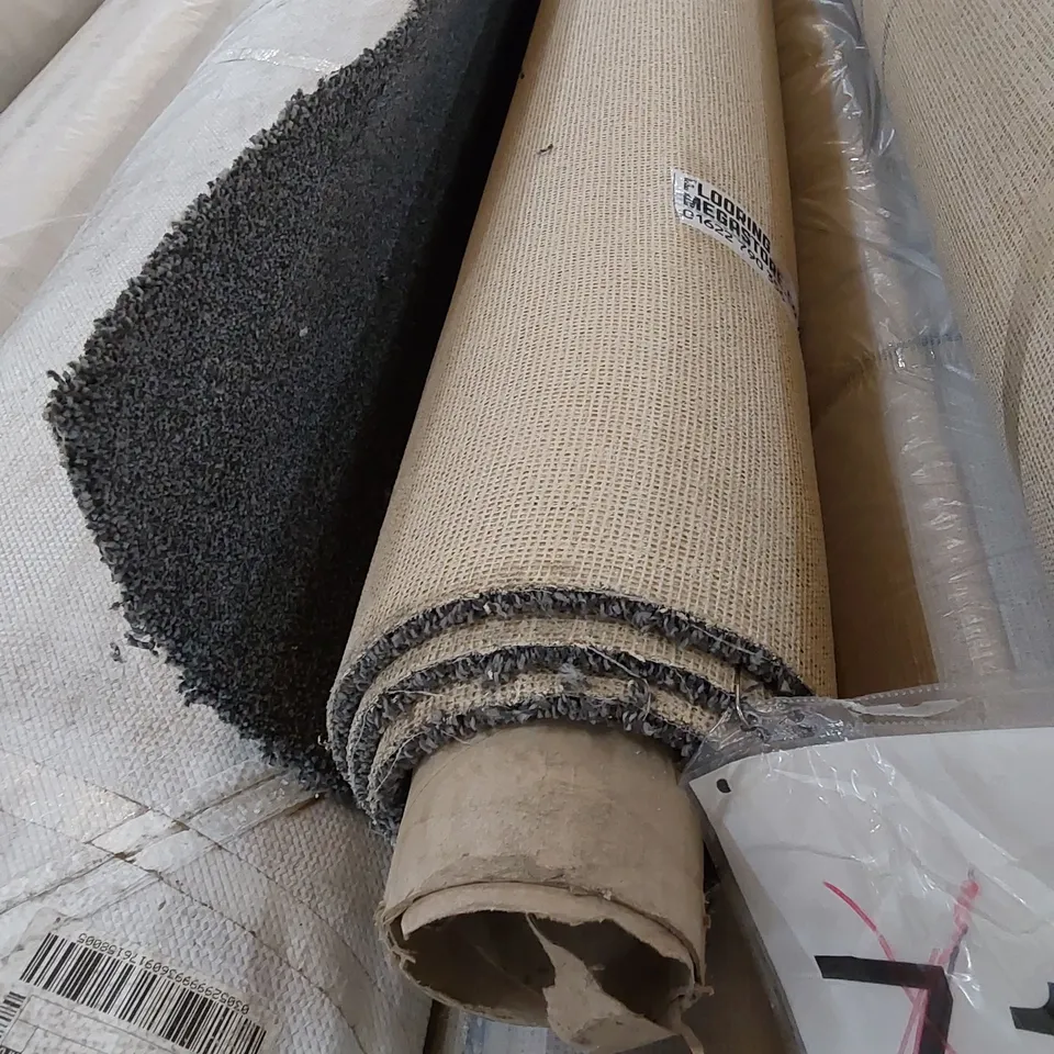 ROLL OF QUALITY PRIMO ULTRA RAVEN CARPET // SIZE: APPROXIMATELY 4 X 2.46m