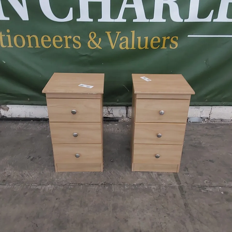 SET OF 2 BEDSIDE TABLES 