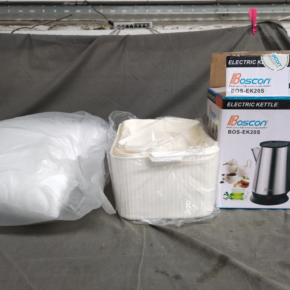 CAGE OF APPROXIMATELY 15 ASSORTED HOUSEHOLD ITEMS TO INCLUDE - CUSHIONS - STORAGE CONTAINERS AND AN ELECTRIC KETTLE - COLLECTION ONLY