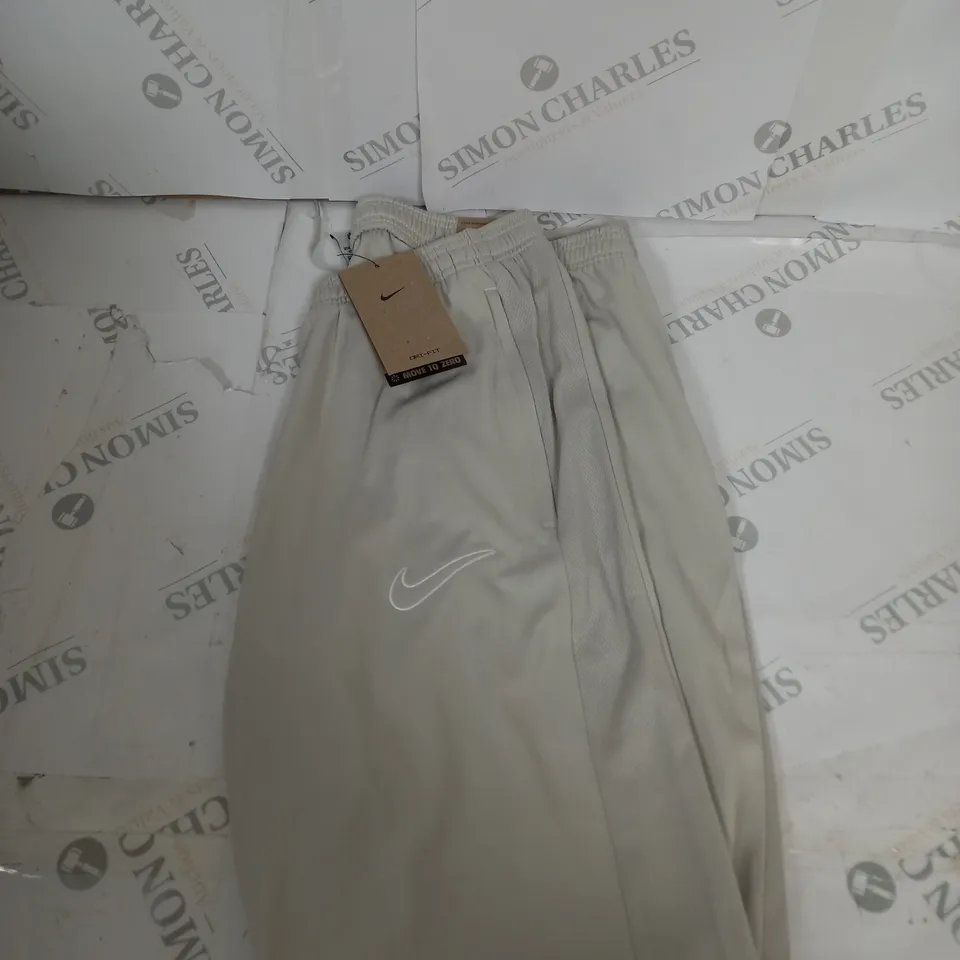 NIKE LOGO CASUAL TRACKSUIT BOTTOMS SIZE M 