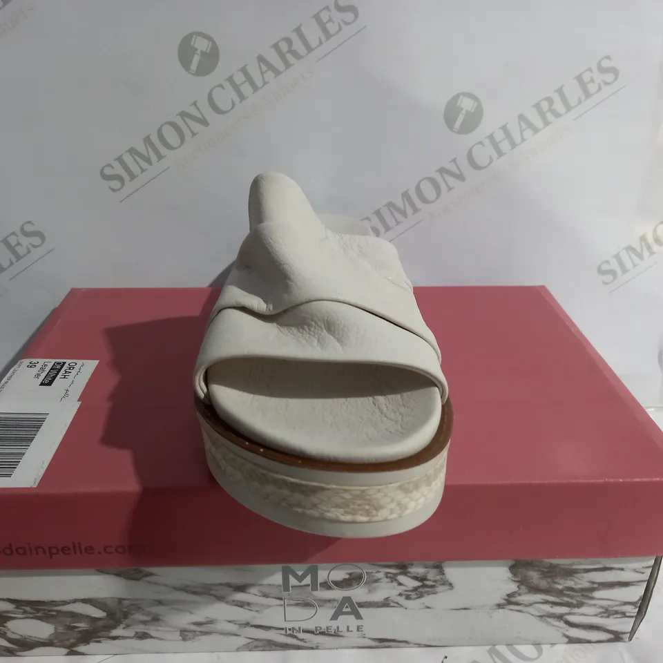 BOXED MODA IN PELLE HIGH PLATFORM OPEN TOE SANDALS - SIZE 6