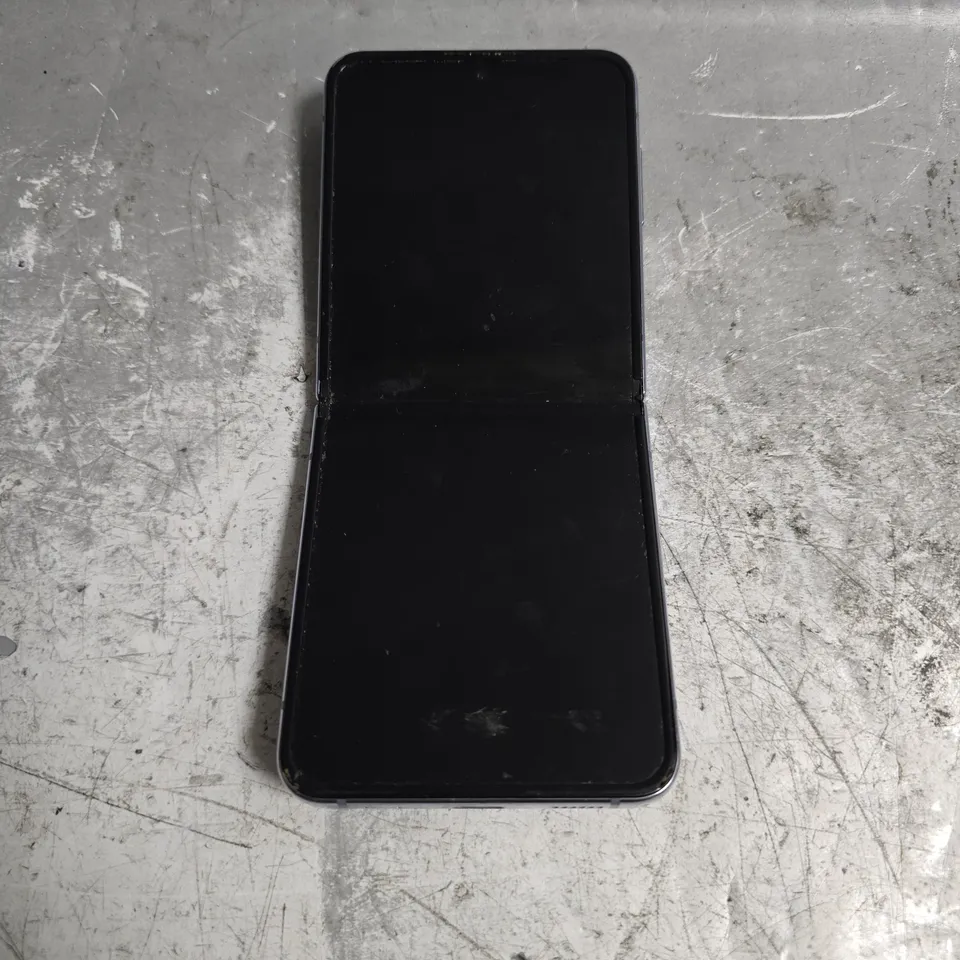 SAMSUNG GALAXY FLIP SMARTPHONE 